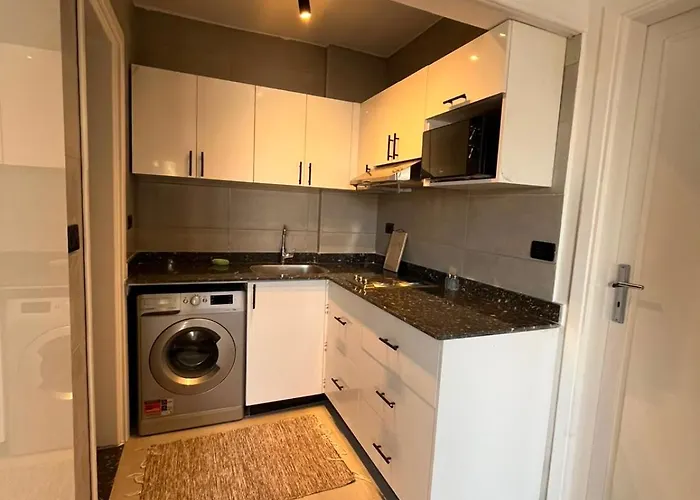 Garden View Exceptional Two Bedroom Full *