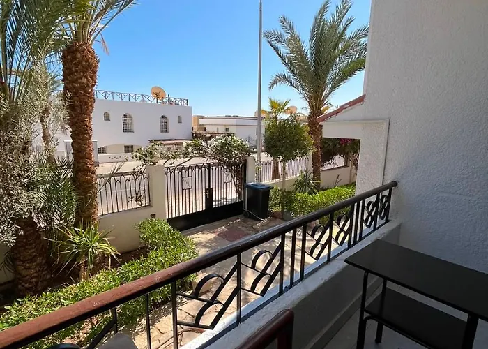 Apartment Garden View Exceptional Two Bedroom Full