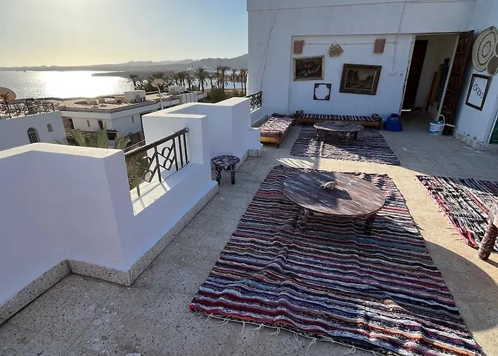 Garden View Exceptional Two Bedroom Full Apartment *